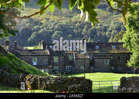 Terrasses ensoleillées, cottages, Gunnerside Swaledale, Yorkshire du Nord, Banque D'Images