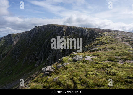 Vue depuis le sommet de Lochnagar, un Munro à Aberdeenshire, en Écosse. Banque D'Images