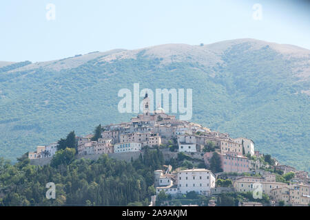 Duomo di Sant'Emiliano dans centre historique de Trevi, Ombrie, Italie. 19 août 2019 © Wojciech Strozyk / Alamy Stock Photo Banque D'Images