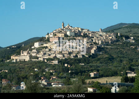 Duomo di Sant'Emiliano dans centre historique de Trevi, Ombrie, Italie. 19 août 2019 © Wojciech Strozyk / Alamy Stock Photo Banque D'Images