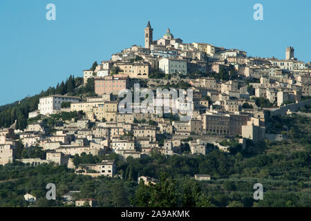 Duomo di Sant'Emiliano dans centre historique de Trevi, Ombrie, Italie. 19 août 2019 © Wojciech Strozyk / Alamy Stock Photo Banque D'Images