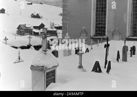 Un paysage d'hiver enneigé, Allemagne 1930. Banque D'Images