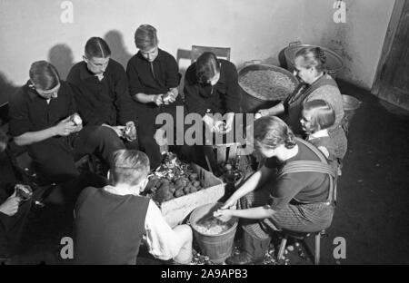 L'apprentissage des jeunes choeur et orchestre la musique à l'école à muscial Rinteln, Allemagne 1930. Banque D'Images