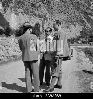 Quatre amis en voiture jusqu'à l'Espagne, 1930. Banque D'Images