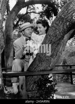 MICKEY ROONEY et GLORIA DEHAVEN dans des vacances d'été (1948), réalisé par Rouben Mamoulian. Credit : M.G.M. / Album Banque D'Images