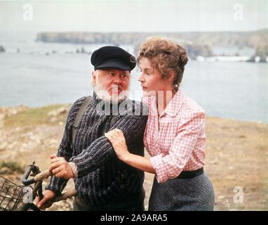 MICKEY ROONEY et Helen Reddy dans PETE'S Dragon (1977), réalisé par DON CHAFFEY. Credit : WALT DISNEY PRODUCTIONS / Album Banque D'Images