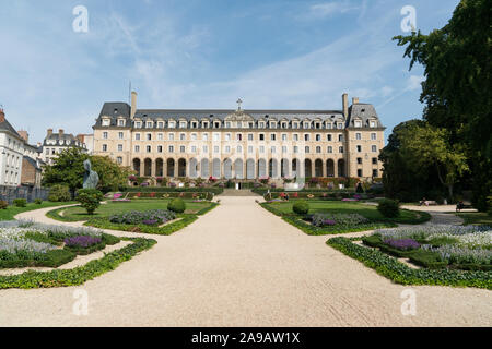 Rennes, Ille-et-Vilaine / France - 26 août 2019 : vue de la Saint Georg Palace à Rennes Banque D'Images