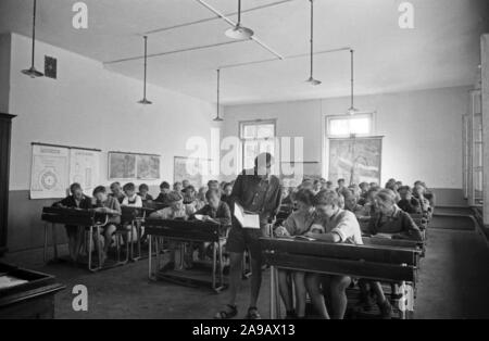 Après la guerre, il n'y a pas d'idéologie de l'éducation encore une fois, l'Allemagne des années 40. Banque D'Images