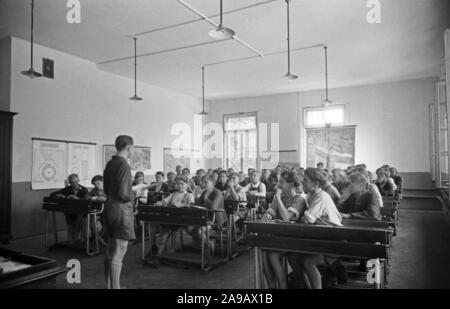 Après la guerre, il n'y a pas d'idéologie de l'éducation encore une fois, l'Allemagne des années 40. Banque D'Images