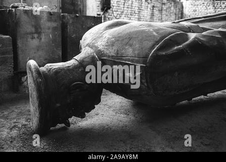 Staline, dans la fonderie où la statue a été coulée, Tirana, Albanie, SEP' 91. Banque D'Images