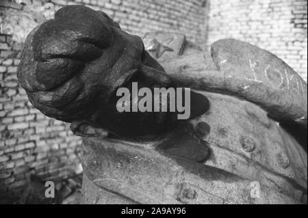 Staline, dans la fonderie où la statue a été coulée, Tirana, Albanie, SEP' 91. Banque D'Images