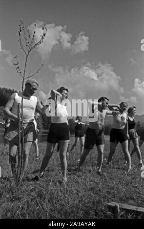 Les membres de la formation de groupe gymnastique KdF dans la zone d'Allgaeu, Allemagne 1930. Banque D'Images