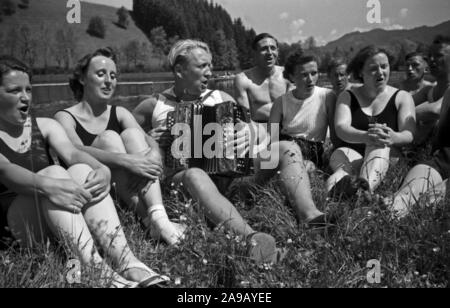 Les membres de la formation de groupe gymnastique KdF dans la zone d'Allgaeu, Allemagne 1930. Banque D'Images