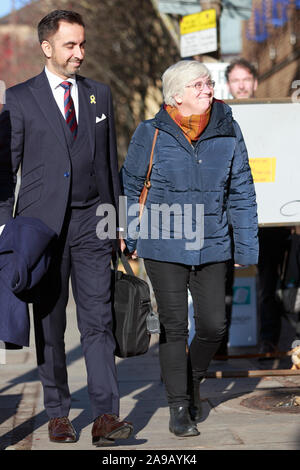 Edinburgh, Royaume-Uni. 14Th Nov 2019. L'économiste espagnol Clara Ponsati arrive à St Leonards de Police le 14 novembre 2019 à Édimbourg, en Écosse. Credit : Pako Mera/Alamy Live News Banque D'Images