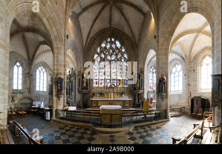 Locronan, Finistère / France - 23 août 2019 : vue de l'intérieur de l'église de Saint Ronan à Locronan en Bretagne Banque D'Images