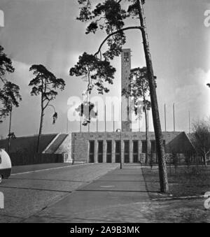 Prendre une marche à travers la capitale de l'III. Reich, Berlin, ici le Clocher du Stade Olympique, 1940. Banque D'Images