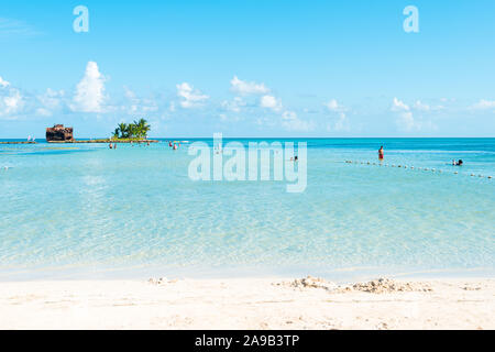 L'île de San Andrés, Colombie - Office de profiter de la plage et de marcher jusqu'à Rocky Cay. Banque D'Images