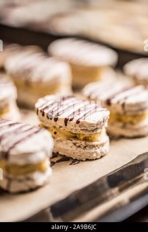 Traditionnel slovaque et tchèque de la pâtisserie de noël laskonky. Banque D'Images