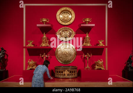 Le Queen's Gallery, Buckingham Palace, London, UK. 14 novembre 2019. George IV : Art et Spectacle, présentant son aperçu de l'exposition Une collection d'art, dont une grande partie reste dans la Collection Royale. L'exposition est présentée du 15 novembre 2019 - 3 mai 2020. Image : Le Grand Service, un service de restauration spectaculaire créé par George IV plus de 25 ans, et toujours en usage. Credit : Malcolm Park/Alamy Live News. Banque D'Images