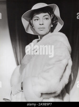 Hanne Wieder, deutsche Kabarettistin Schauspielerin und, im Spielfilm 'Marili', Deutschland 1959. Artiste cabaret allemand et l'actrice Hanne Wieder dans le film 'Marili', Allemagne 1959. Banque D'Images