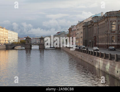 Direction principale Nord-Ouest de la Banque de Russie. Pont Lomonosov, rivière Fontanka, Saint-Pétersbourg, Russie. Banque D'Images