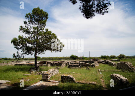 Venosa, les ruines d'une cathédrale médiévale restée inachevée, dans la région Basilicate. Banque D'Images