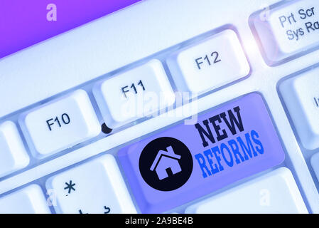 Écrit remarque montrant de nouvelles réformes. Concept d'affaires pour de modifier ou améliorer par le changement de la forme ou l'élimination des défauts Banque D'Images