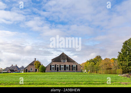 Maison de ferme traditionnelle hollandaise dans Windeshiem près de Zwolle, Overijssel aux Pays-Bas Banque D'Images