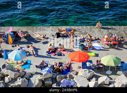 29.06.2019, Piran, Slovénie, l'Istrie - La vie à la plage à la plage de la ville. 00X190629D223CAROEX.JPG [communiqué de modèle : Non, des biens : non applicable (c) c Banque D'Images