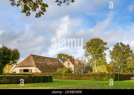 Maison de ferme traditionnelle hollandaise dans Windeshiem près de Zwolle, Overijssel aux Pays-Bas Banque D'Images