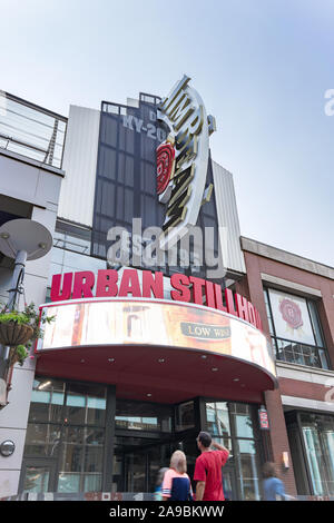 Le Jim Beam Stillhouse urbain est situé sur la célèbre 4ème rue au centre-ville de Louisville et donne un coup d'oeil à l'intérieur de la petite distillerie. Banque D'Images