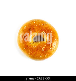 Des bagels frais isolé sur fond blanc, vue du dessus Banque D'Images