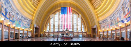 Hall principal de la gare Union, Cincinnati, Ohio, USA. La gare, un bel exemple de l'architecture Art déco, est aussi un musée centre. Banque D'Images