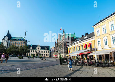 Malmö, Suède - août 28, 2019 : Stortorget, une grande place dans le centre de Malmö, en Suède avec les gens autour de Banque D'Images