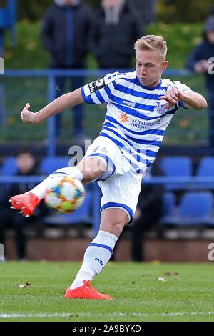 Duisburg, Allemagne. 14Th Nov, 2019. firo : 14.11.2019 Football, 3e ligue, la saison 2019/2020 MSV Duisburg - De Graafschap Doetinchem, TEST Max Jansen (#  21) MSV Duisburg, goalschuss | Conditions de crédit dans le monde entier : dpa/Alamy Live News Banque D'Images