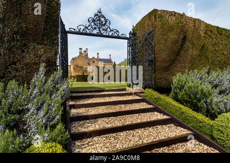 Holdenby House était autrefois la plus grande maison en Angleterre, construit par la reine Elizabeth I le chancelier sir Christopher Hatton en 1583. Le Northamptonshire, Angleterre Banque D'Images