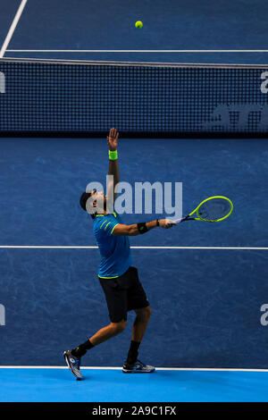 Londres, Royaume-Uni. 14Th Nov, 2019. Matteo Berrettini de l'Italie joue contre Dominic Thiem de l'Autriche au Jour cinq des Nitto ATP World Tour finals à l'O2 Arena le 14 novembre 2019 à Londres, Angleterre : Crédit Photo Agency indépendante/Alamy Live News Banque D'Images