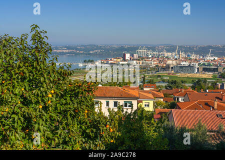 L'horizon de l'Adriatique, ville portuaire de Koper, en Slovénie, en Europe. Banque D'Images