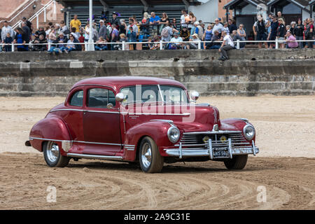 Hudson Vintage Commodor à la "Race les vagues, où les voitures et les motos course de glisser sur la plage de Bridlington East Yorkshire England UK Banque D'Images