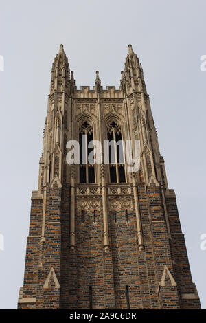 La partie supérieure de la chapelle de l'Université Duke de Durham, Caroline du Nord, États-Unis Banque D'Images