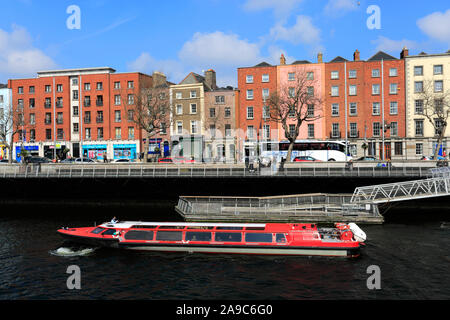 Bateau de tourisme sur la rivière Liffey, Dublin, République d'Irlande Banque D'Images