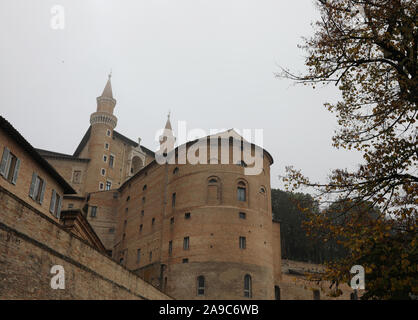 Vue sur Palais Ducal de Federico Duc à Urbino, ville de l'Italie dans la région des Marches Banque D'Images