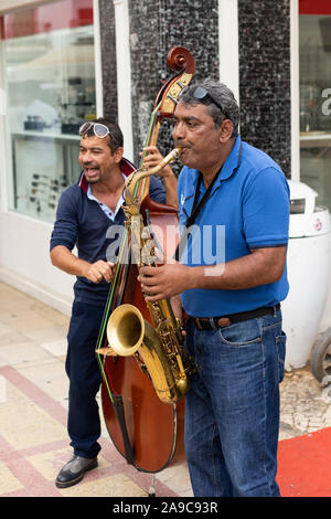 Vilareal de Santo Antonio , Portugal - OCT 12 2,019 - musiciens de rue en jouant des chansons Banque D'Images