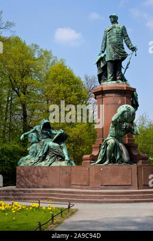 Vue de l'historique Mémorial Bismarck dans le Tiergarten à Berlin, Allemagne. Elle est dédiée au Prince, le premier chancelier de l'Empire allemand. Banque D'Images