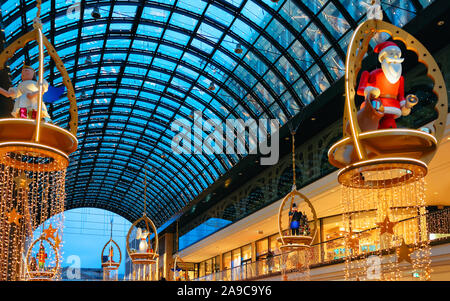 Père Noël au centre commercial et d'une décoration de Noël new Berlin Banque D'Images