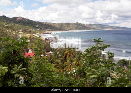 Vue de la Barbade la rude côte nord-est du cimetière de St John Banque D'Images