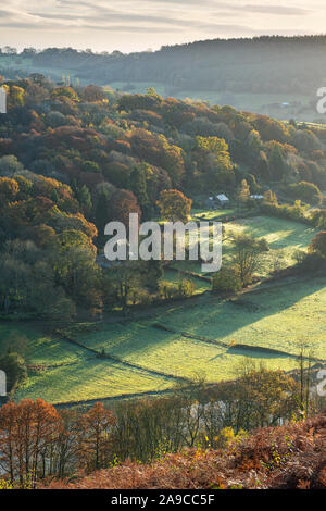 Afficher le long de la rivière Wye Valley vers Brockweir. Banque D'Images