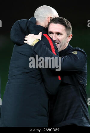 La Nouvelle-Zélande l'entraîneur-chef Danny Hay (à gauche) et de la République d'Irlande assistant manager Robbie Keane au cours de l'International Friendly à l'Aviva Stadium de Dublin. Banque D'Images