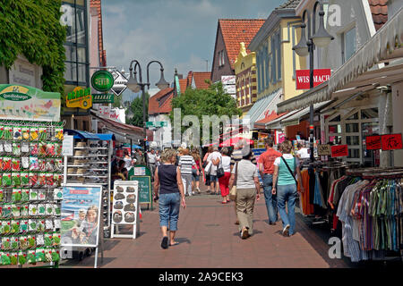 Touristen in der Altstadt von jever, Frise, Niedersachsen, Banque D'Images