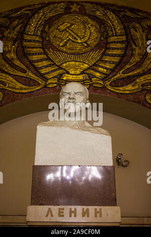 Moscou, Russie - 14 août 2011 : un monument dédié à Vladimir Lénine à la station de métro Komsomolskaya à Moscou, Russie. Banque D'Images